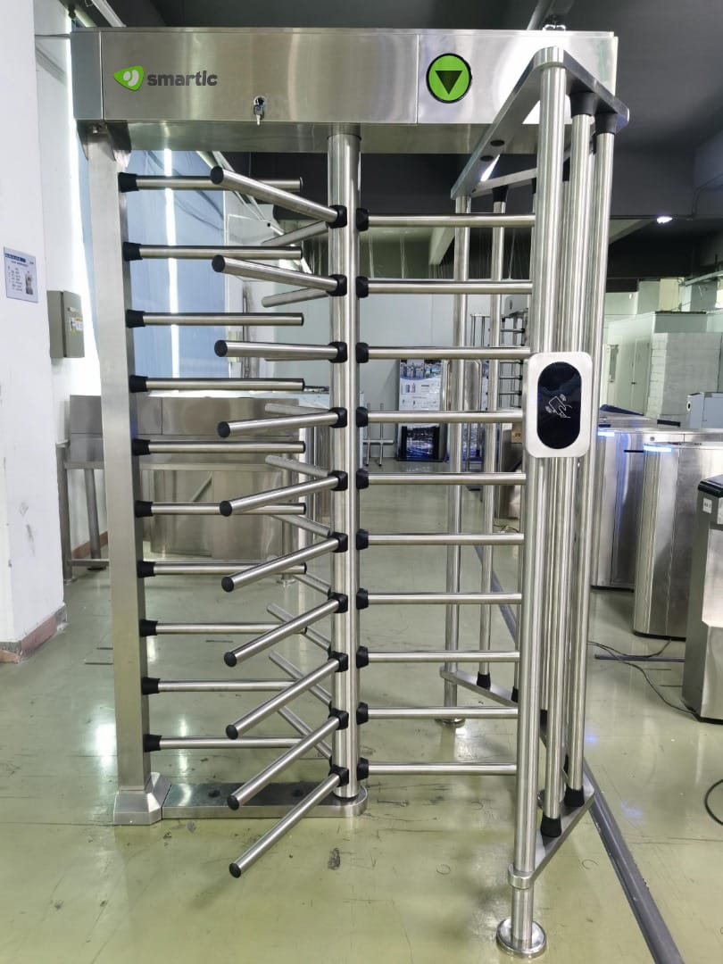 Turnstile and retractable pedestrian access barrier